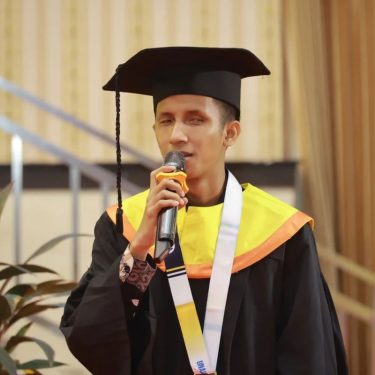 Ternyata Bukan Sekadar Beasiswa S2 Bidikmisi, Kisah Anak Tukang Taman Lulus Cumlaude Ini Wajib Kamu Tahu