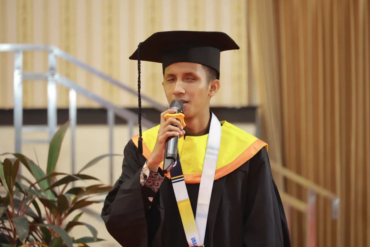 Ternyata Bukan Sekadar Beasiswa S2 Bidikmisi, Kisah Anak Tukang Taman Lulus Cumlaude Ini Wajib Kamu Tahu